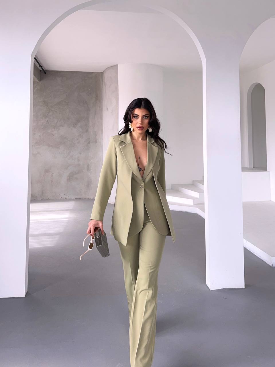 Zarif Kadın Takım Elbise - Şık Ceket ve Pantolon