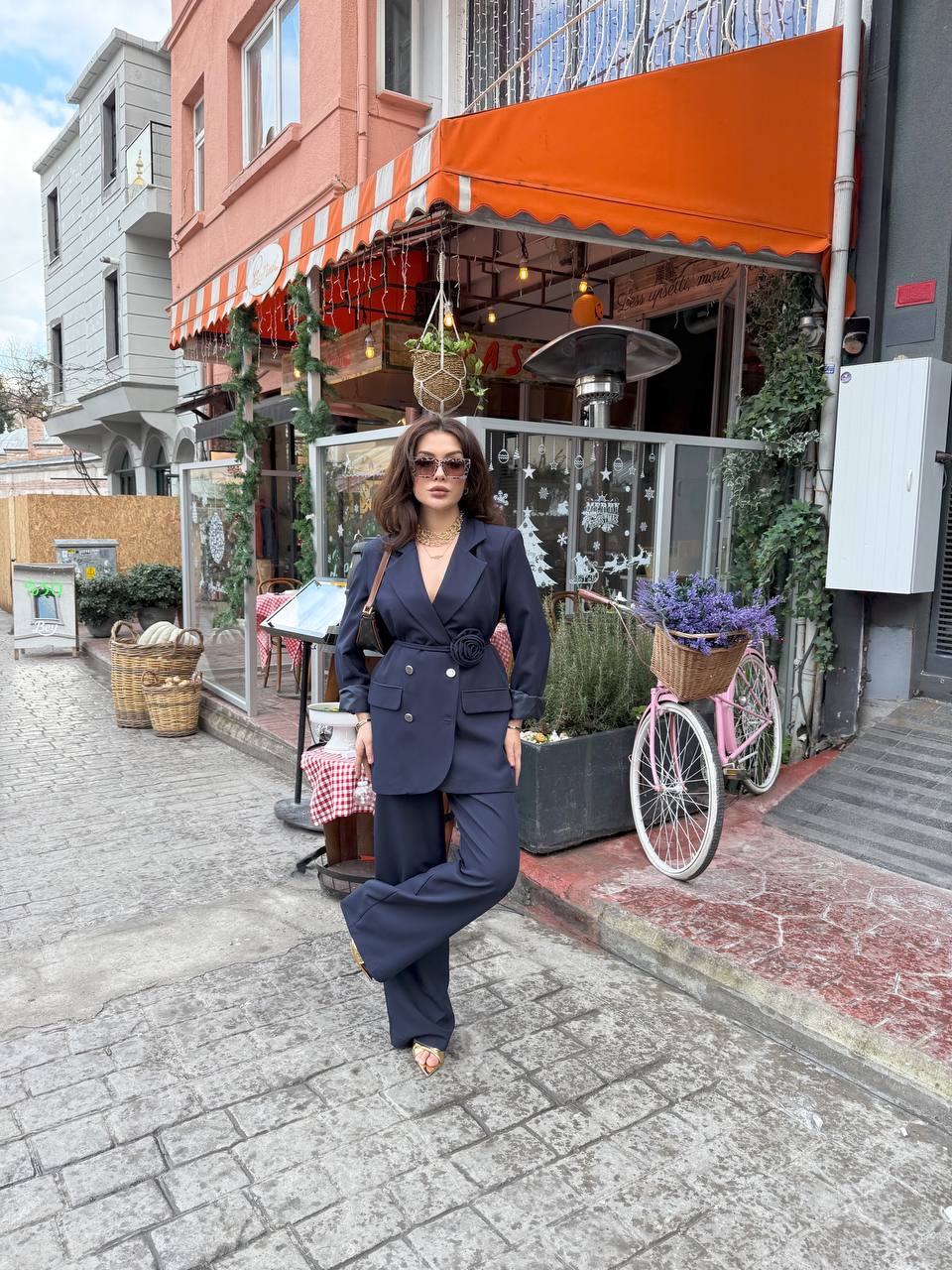 Zarif Düğmeli Gül Kemerli Kadın Blazer Ceket ve Palazzo Pantolon Takım