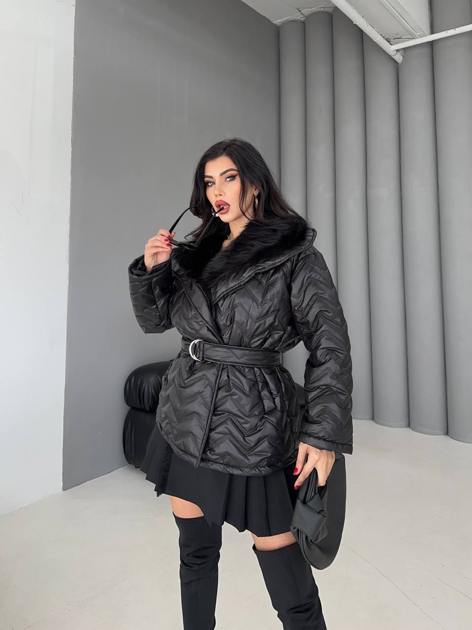 Kadın Kuşaklı Peluş Yaka Detaylı Şık Tasarım Kapitone Mont